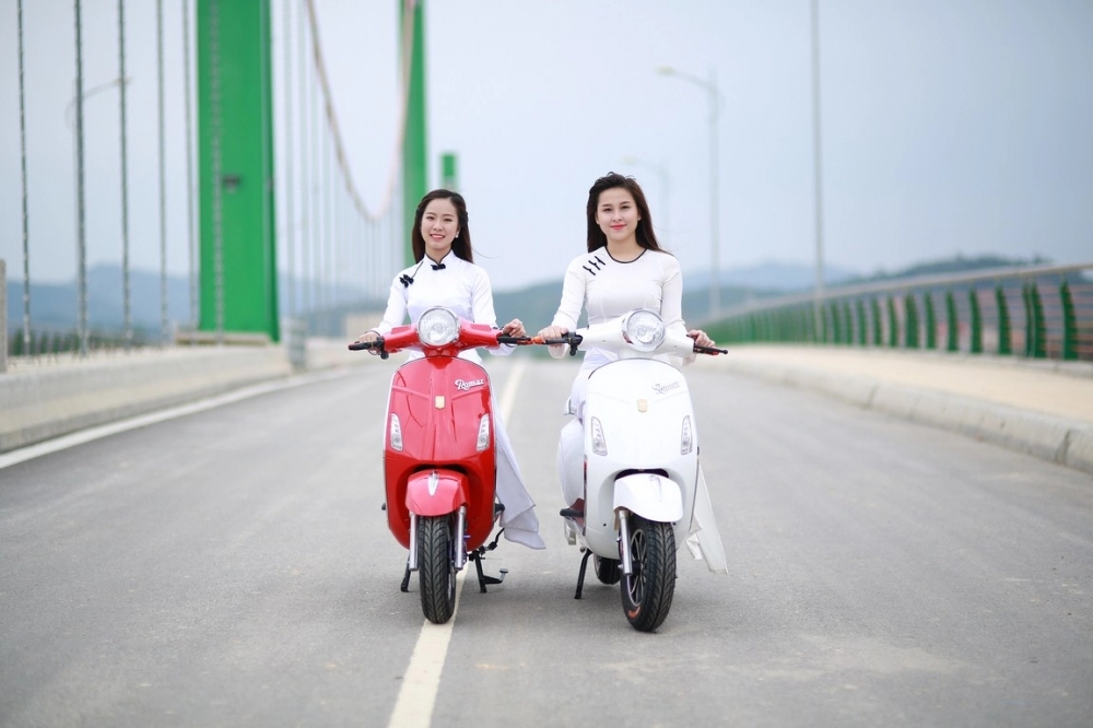 8 lý do phụ huynh mua xe máy điện vespa roma cho con