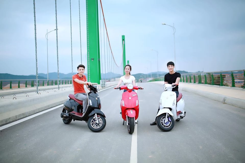 8 lý do phụ huynh mua xe máy điện vespa roma cho con