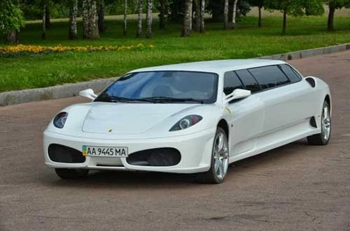 Xe limousine ferrari nhái giống như thật