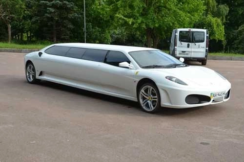 Xe limousine ferrari nhái giống như thật