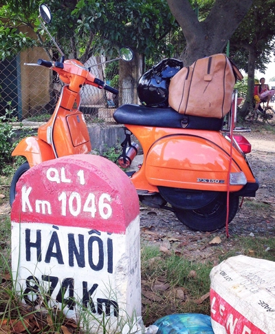  xe vespa từ hà nội chạy vào sài gòn 