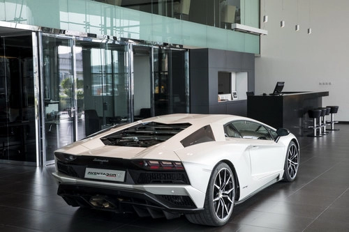 Xem đại lý lamborghini lớn nhất thế giới đặt tại dubai