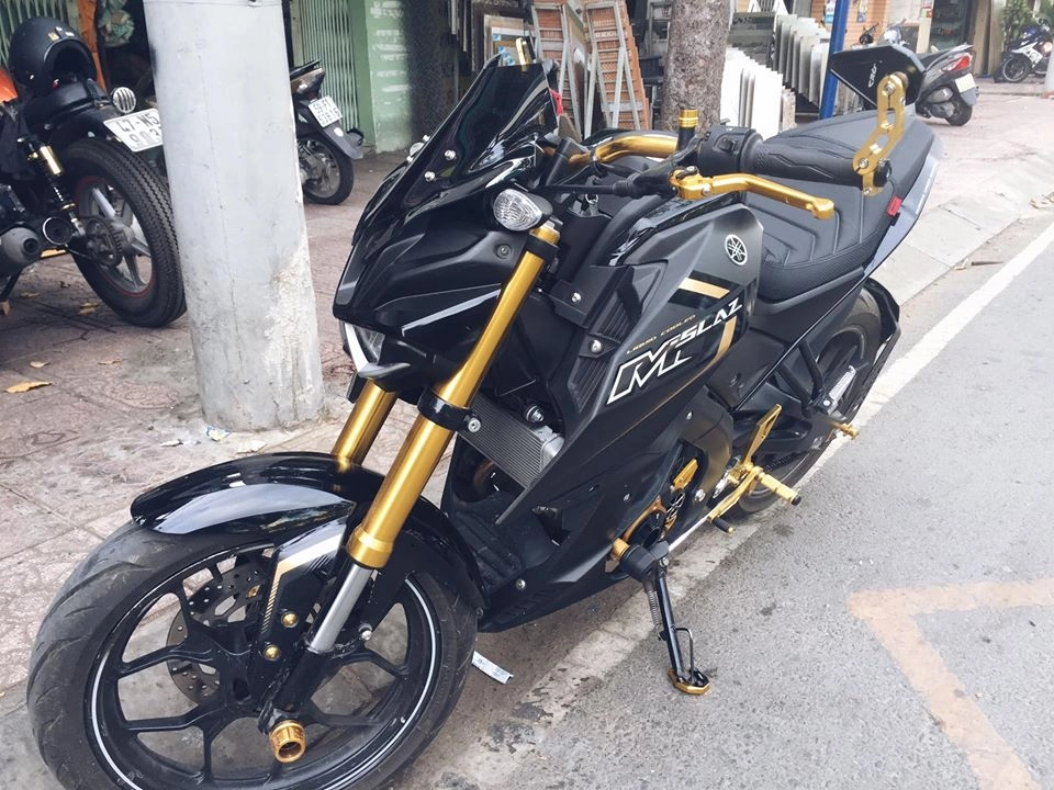 Yamaha m-slaz trong bộ cánh black gold đầy ấn tượng