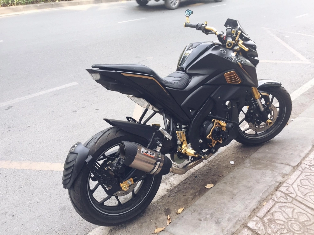 Yamaha m-slaz trong bộ cánh black gold đầy ấn tượng