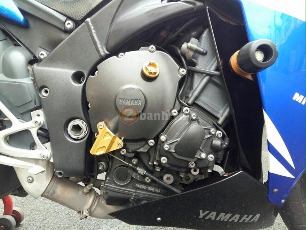 Yamaha r1 mắt cú lạnh lùng cùng cặp súng two brothers