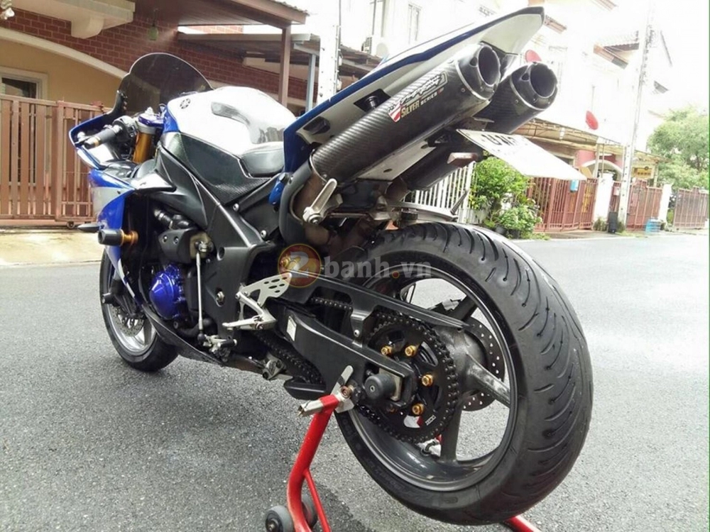 Yamaha r1 mắt cú lạnh lùng cùng cặp súng two brothers