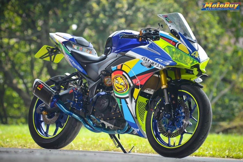 Yamaha r3 nổi bật trong bản độ cực chất với phong cách valentino rossi