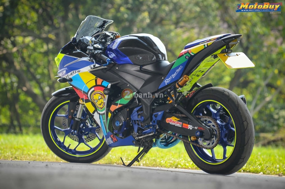 Yamaha r3 nổi bật trong bản độ cực chất với phong cách valentino rossi