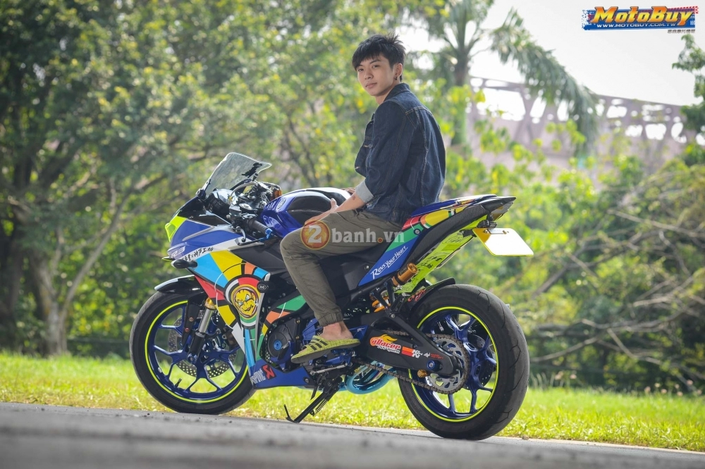 Yamaha r3 nổi bật trong bản độ cực chất với phong cách valentino rossi