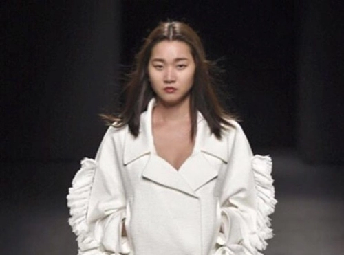 Yoon eun hye bị tố đạo thiết kế
