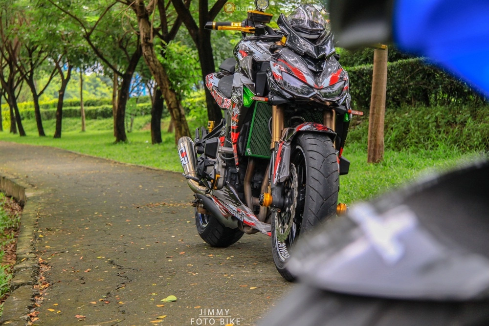 Z1000 samurai đọ dáng phong cách cùng gixxer 600