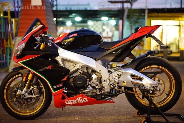 Aprilia rsv4 lên nhẹ vài món phụ kiện