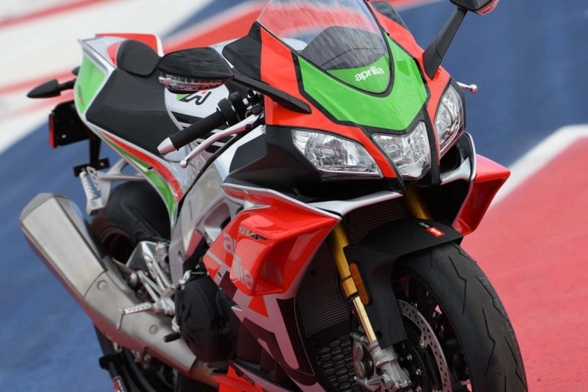 Aprilia rsv4 rf limited phiên bản có cánh lộ diện tại bắc mỹ với giá 557 triệu đồng