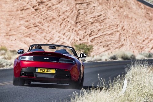 Aston martin v12 vantage s roadster mui trần siêu nhanh