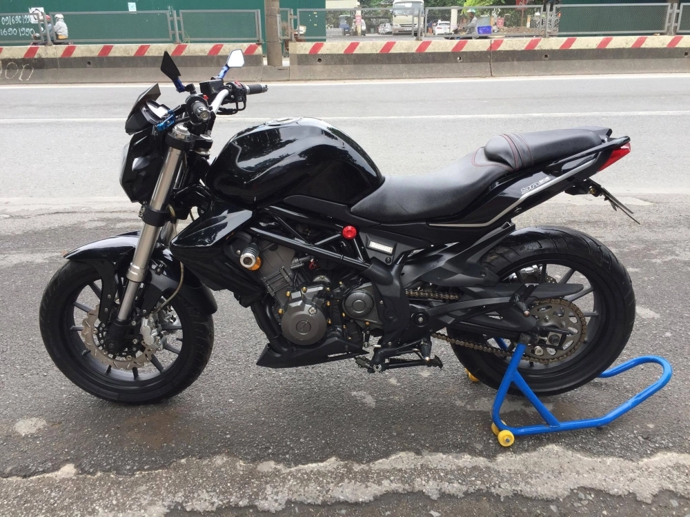 Bán benelli 302 hqcn 2015 đen bóng khoẻ khoắn