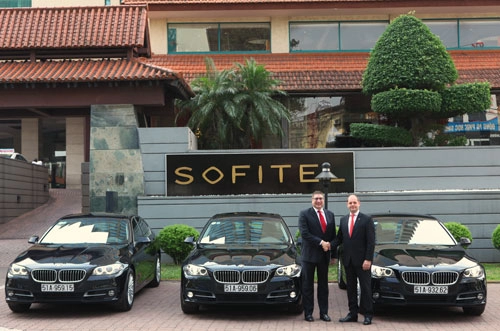  bàn giao 3 xe bmw 520i cho sofitel palaza hà nội 