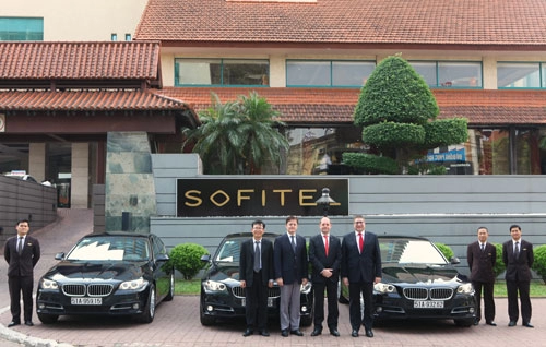  bàn giao 3 xe bmw 520i cho sofitel palaza hà nội 