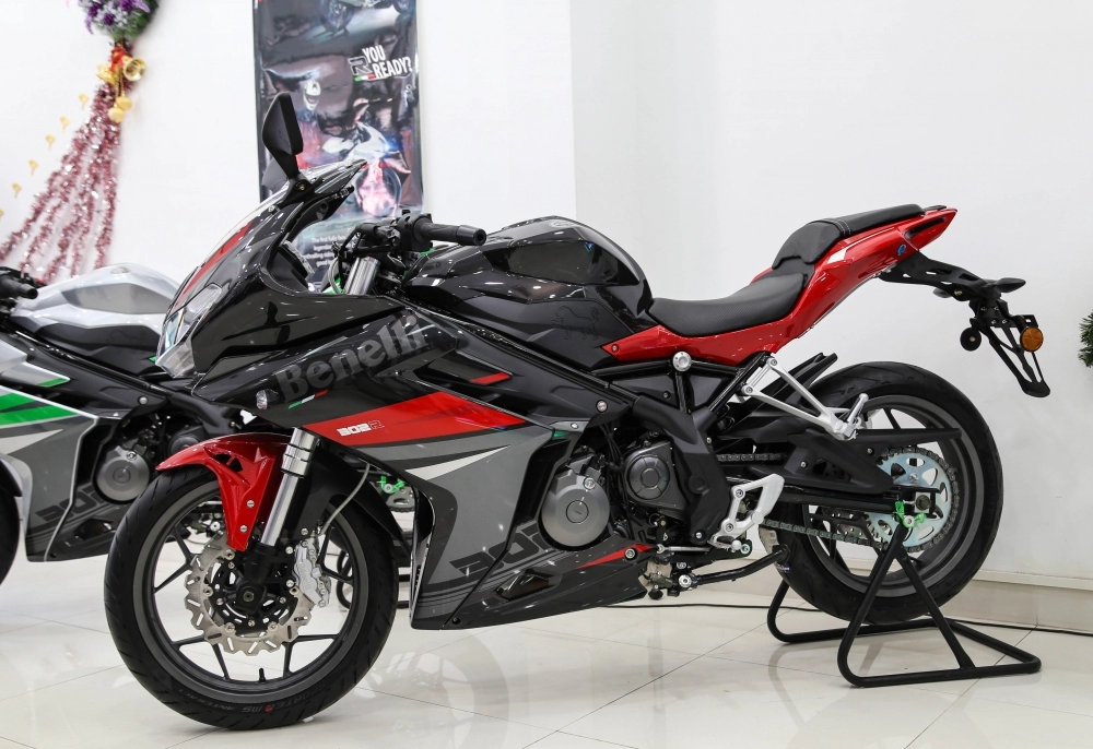 Bảng giá xe benelli 2017 mới nhất 502 302r tnt 125