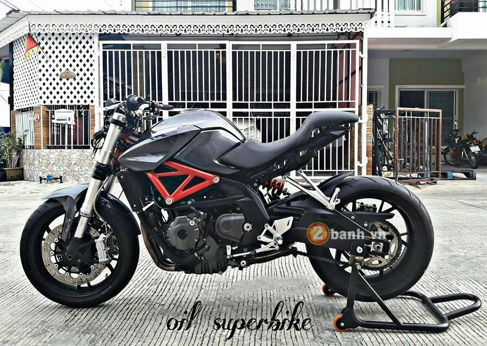 Benelli 600i lột xác đầy ngoạn mục mang phong cách ducati monster