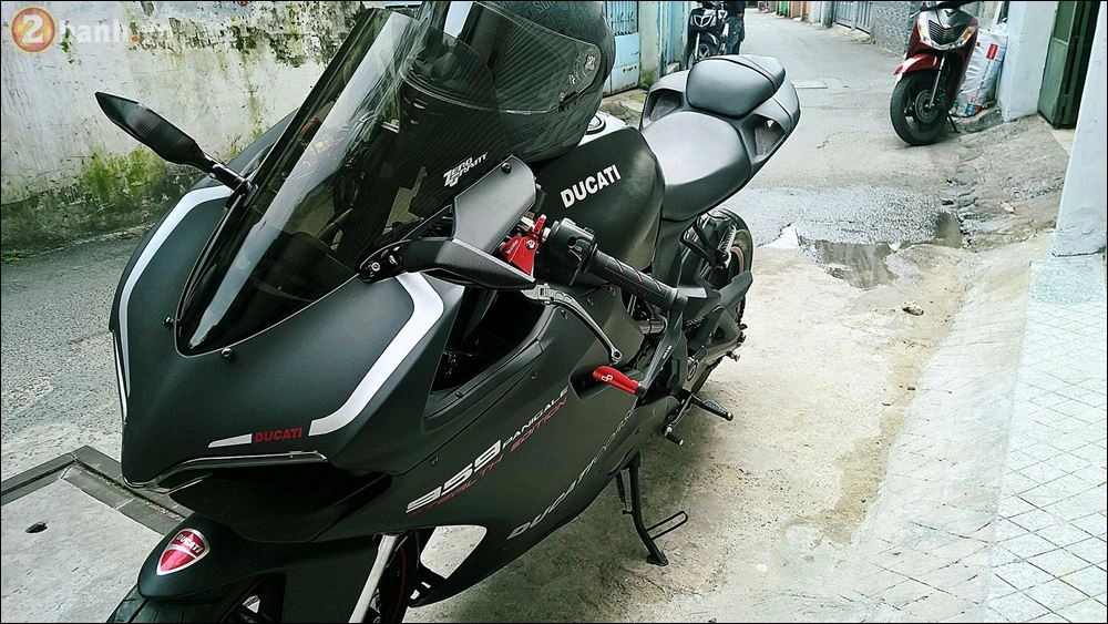 Benelli b302 ngụy trang cực đỉnh qua mô hình ducati 959