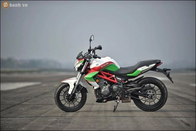 Benelli b302 ngụy trang cực đỉnh qua mô hình ducati 959