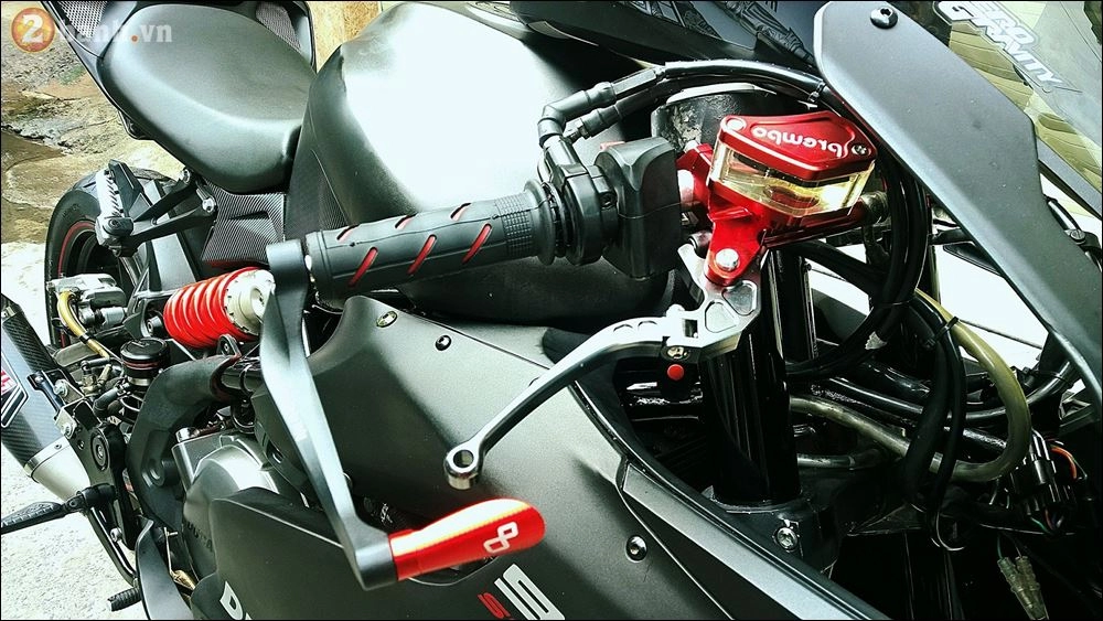 Benelli b302 ngụy trang cực đỉnh qua mô hình ducati 959