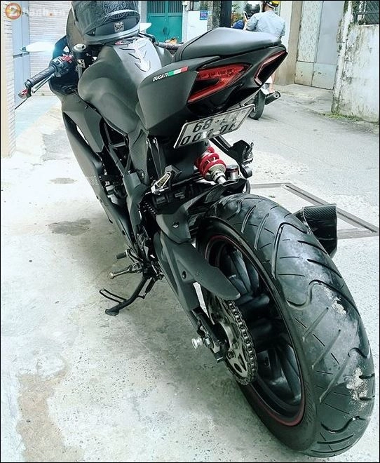 Benelli b302 ngụy trang cực đỉnh qua mô hình ducati 959