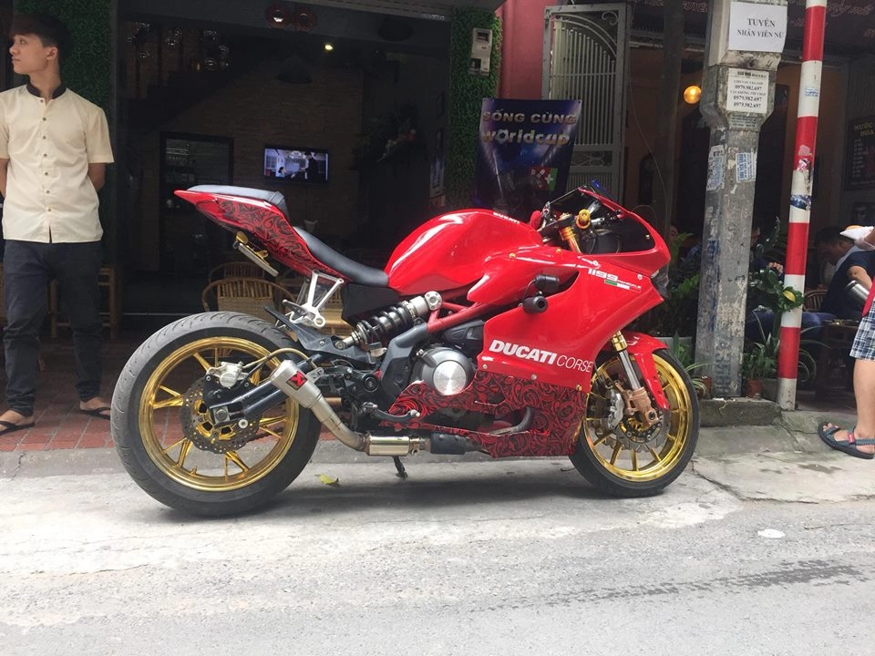 Benelli bn 302 độ choáng ngợp với bộ áo ducati 1199 panigale