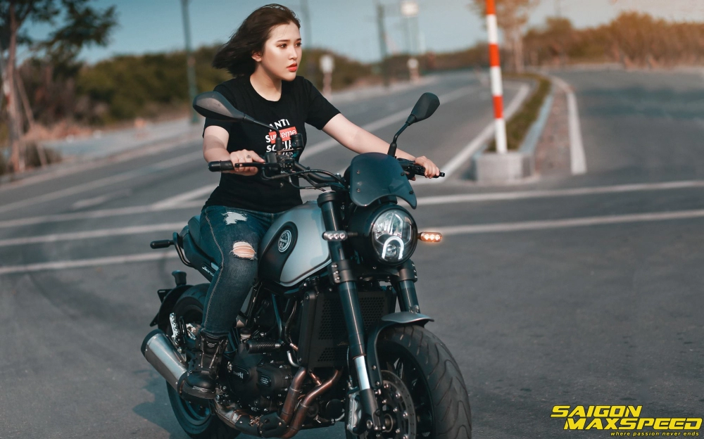 Benelli leoncino 500 bản độ đầy sức hút của nữ biker việt