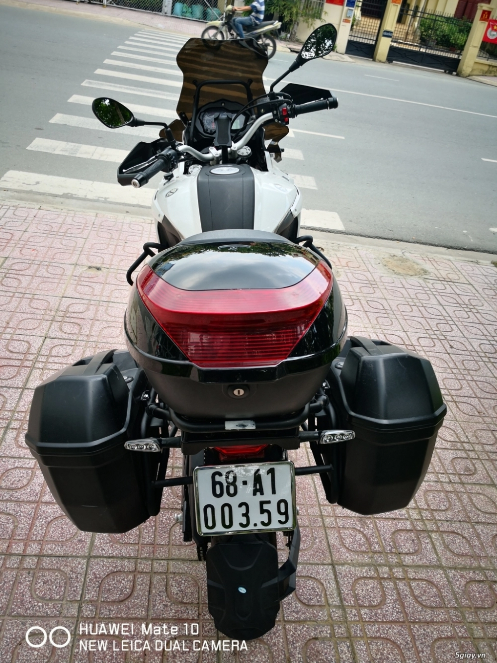 Benelli trk 502 adventure touring