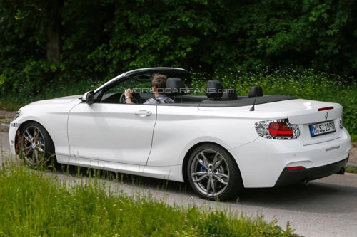 Bmw 2-series convertible trần trụi trên đường thử