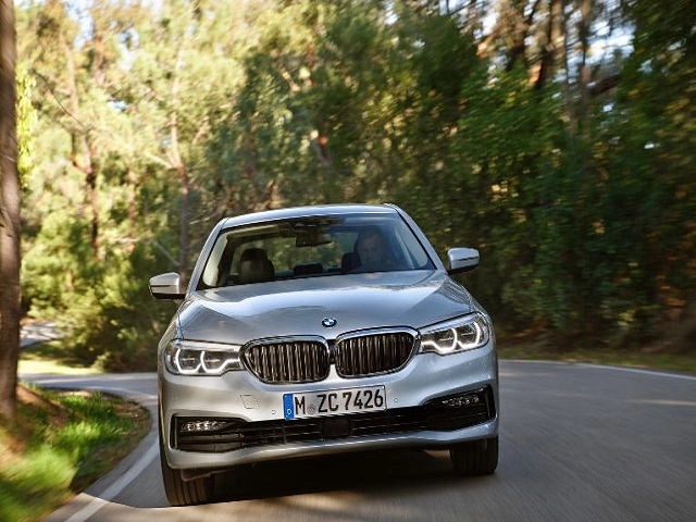 Bmw 530e iperformance lần đầu lộ diện