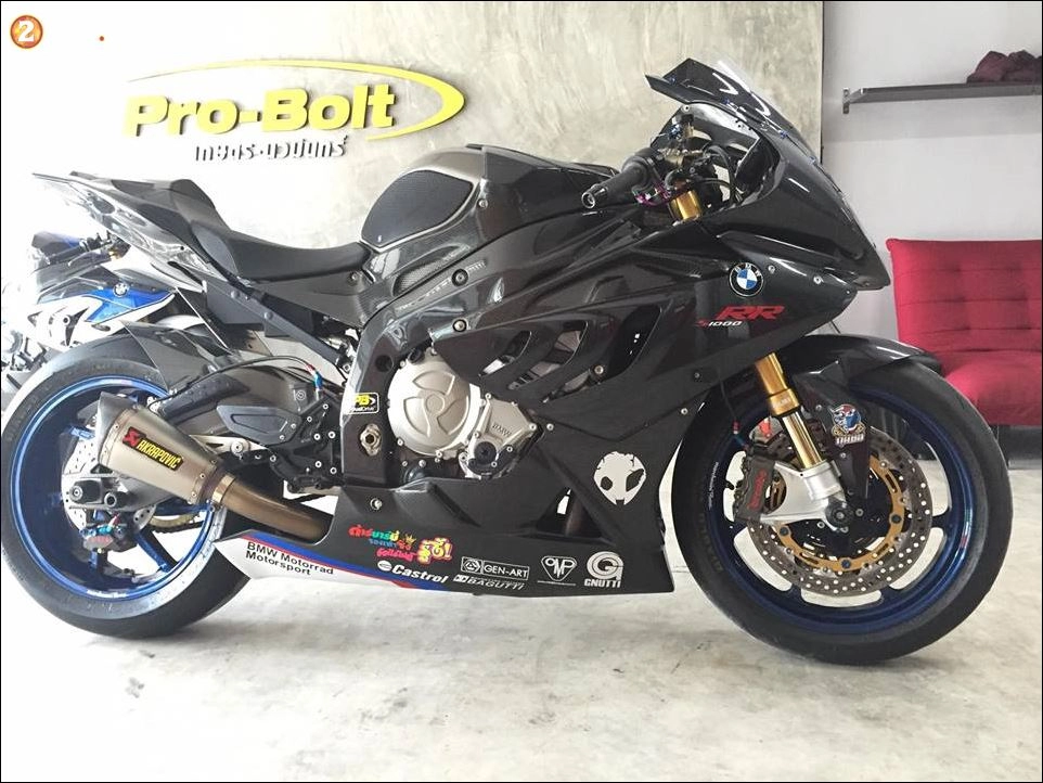 Bmw s1000rr đậm chất chơi từ combo fullsix carbon