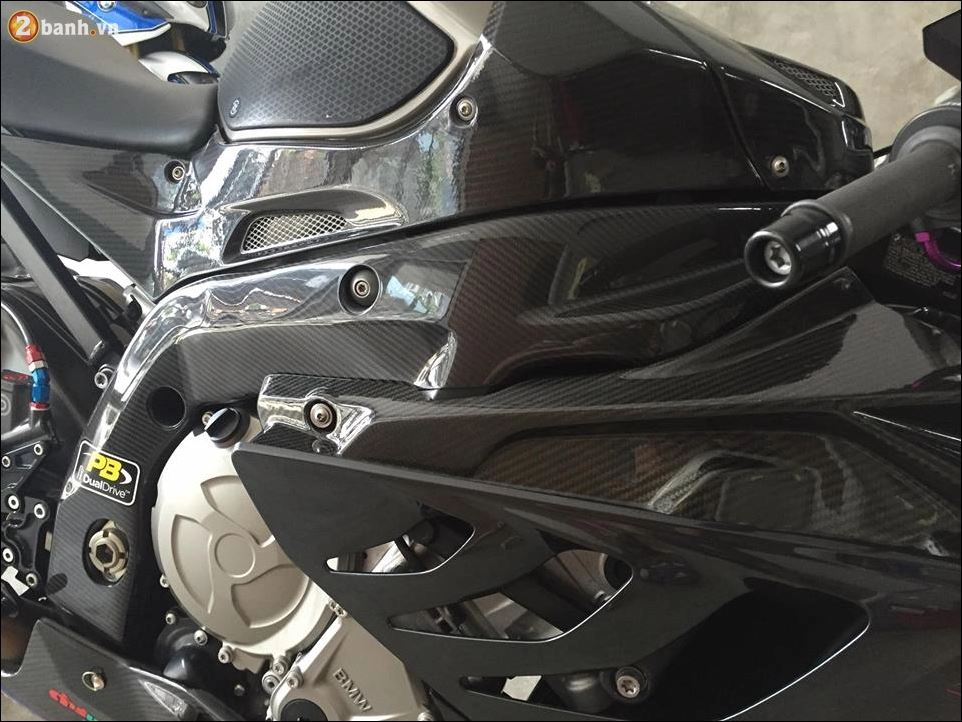 Bmw s1000rr đậm chất chơi từ combo fullsix carbon