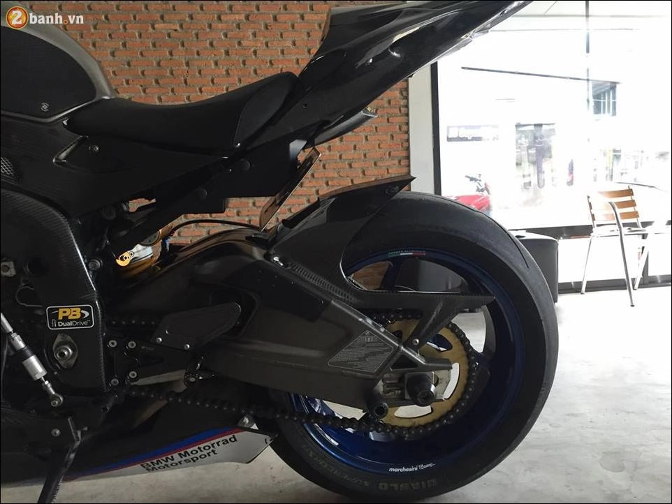 Bmw s1000rr đậm chất chơi từ combo fullsix carbon