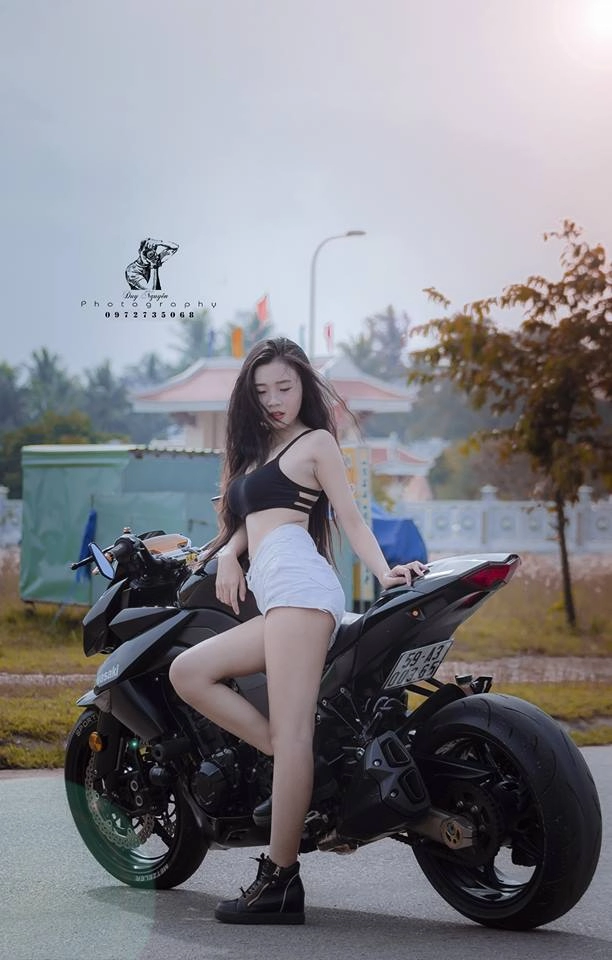 Bộ ảnh hotgirl đẹp ngất ngây đọ dáng cùng kawasaki z1000