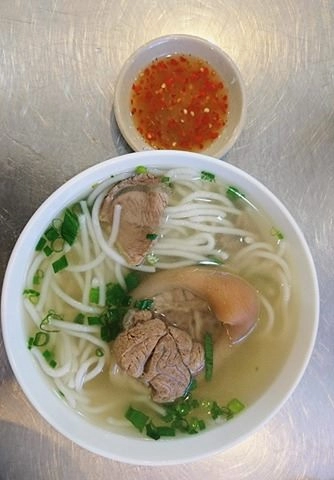 Bữa sáng bổ dưỡng với bánh canh giò heo