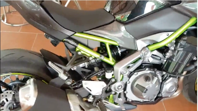 Cách làm chắn bùn chắn đá bảo vệ két nước và phuộc sau của kawasaki z900