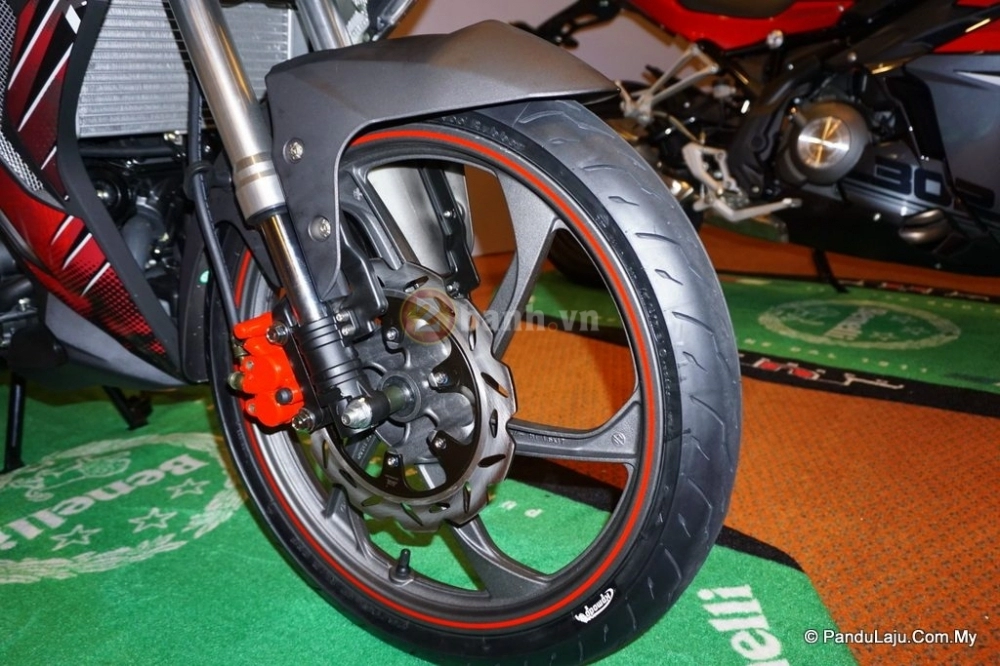 Cận cảnh benelli rfs150i vừa được ra mắt