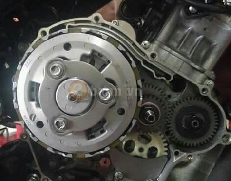 Cận cảnh bộ nồi slipper clutch trên khối động cơ 155cc hoàn toàn mới của yamaha