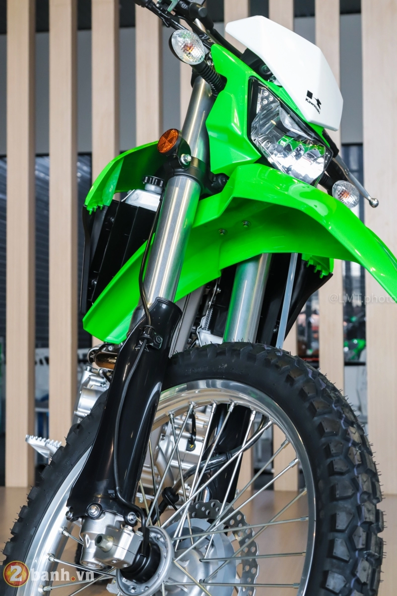 Cận cảnh chi tiết kawasaki klx 250 giá từ 121 triệu đồng