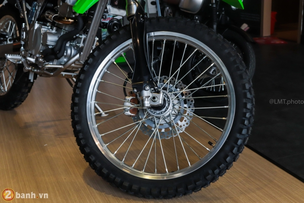 Cận cảnh chi tiết kawasaki klx 250 giá từ 121 triệu đồng