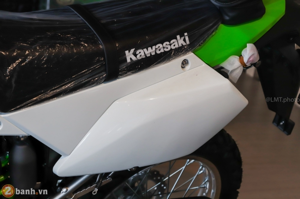 Cận cảnh chi tiết kawasaki klx 250 giá từ 121 triệu đồng