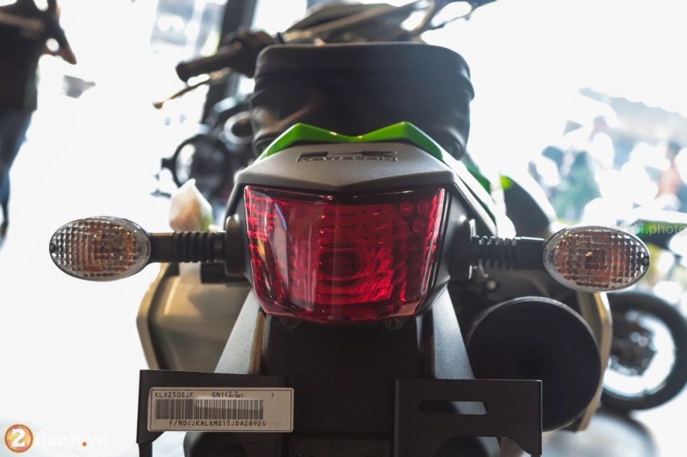 Cận cảnh chi tiết kawasaki klx 250 giá từ 121 triệu đồng