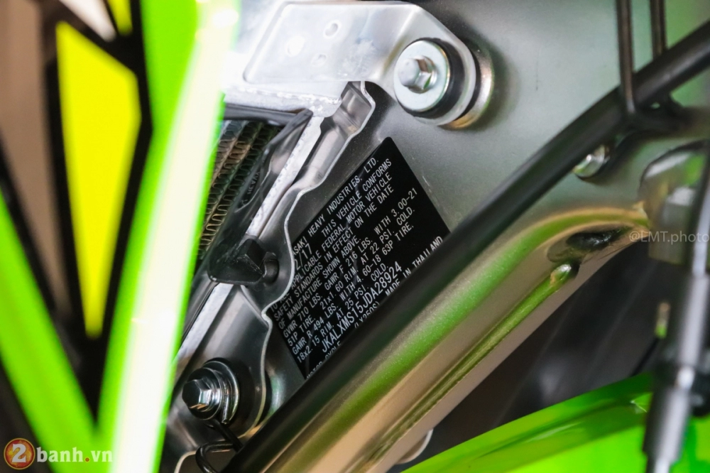 Cận cảnh chi tiết kawasaki klx 250 giá từ 121 triệu đồng