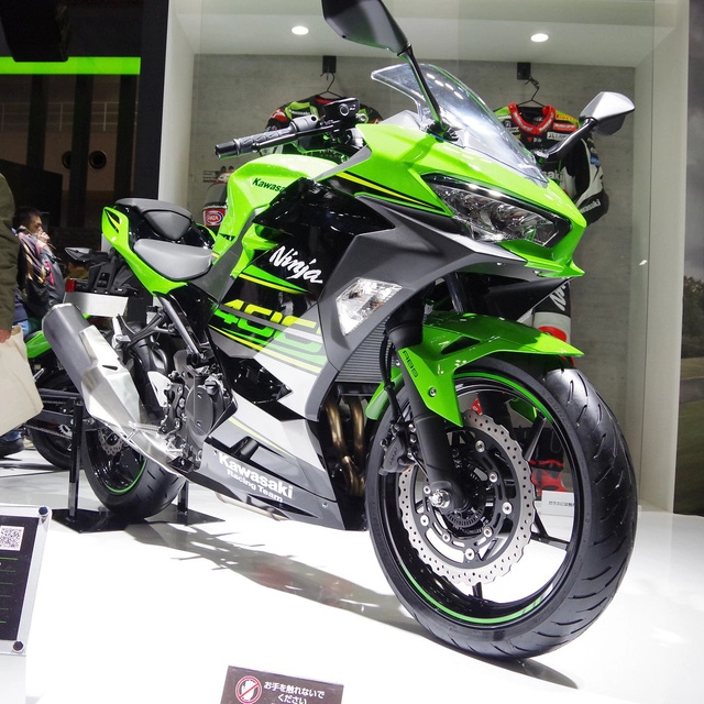 Cận cảnh chi tiết kawasaki ninja 400 2018 tại triển lãm motor tokyo 2017