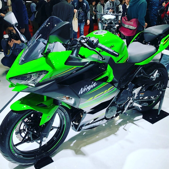 Cận cảnh chi tiết kawasaki ninja 400 2018 tại triển lãm motor tokyo 2017