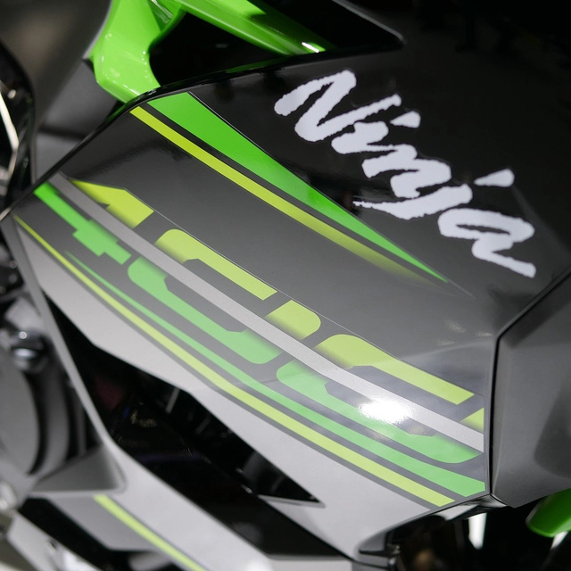 Cận cảnh chi tiết kawasaki ninja 400 2018 tại triển lãm motor tokyo 2017