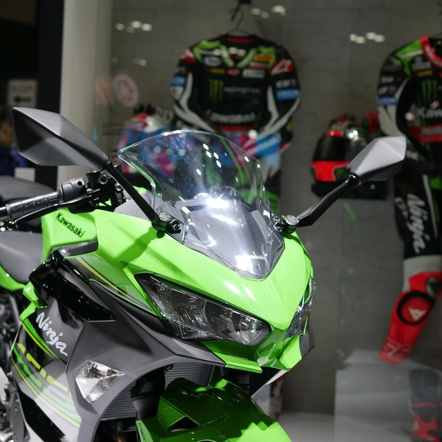 Cận cảnh chi tiết kawasaki ninja 400 2018 tại triển lãm motor tokyo 2017