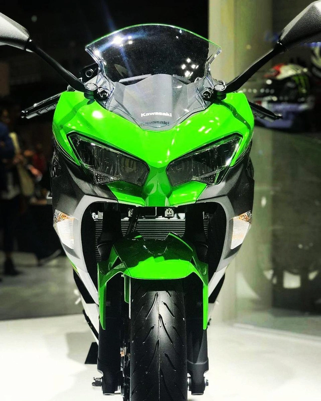 Cận cảnh chi tiết kawasaki ninja 400 2018 tại triển lãm motor tokyo 2017